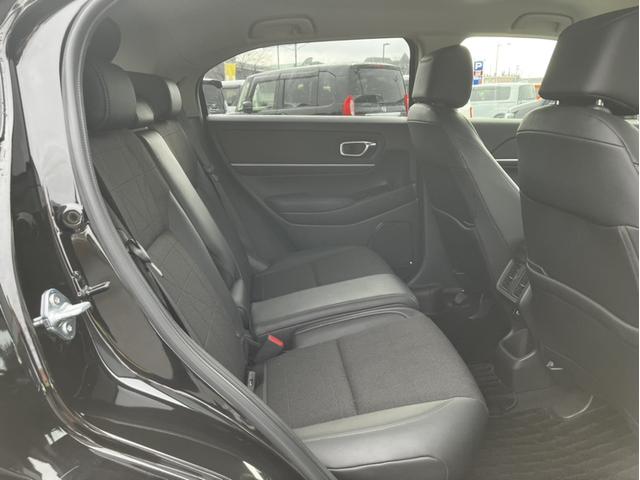 ヴェゼル ｅ：ＨＥＶＺ　ホンダコネクトナビ・バックモニター・ＴＶ・Ｂｌｕｅｔｏｏｔｈ・ＥＴＣ２．０・社外ドラレコ（フロント・リア）・前席シートヒーター・ＬＥＤヘッドライト　Ｓヒータ　地デジフルセグＴＶ　サイドエアバッグ（12枚目）