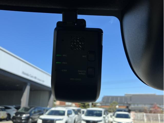 Ｎ－ＢＯＸカスタム ターボ　レンタＵＰ＆純正ナビ＆フルセグＴＶ＆Ｂｌｕｅｔｏｏｔｈ＆前ドラレコ＆Ｂカメラ＆ＥＴＣ　スマートキープッシュスタート　ブレーキサポート　サイドエアバック　パワーステアリング　パーキングセンサー　横滑防止（14枚目）