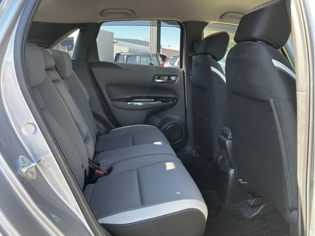 フィット ｅ：ＨＥＶネス　純正ナビ＆フルセグＴＶ＆ＤＶＤ再生＆Ｂｌｕｅｔｏｏｔｈ＆Ｂカメラ＆ＥＴＣ　フルセグテレビ　盗難防止システム　スマ－トキ－　ＥＴＣ車載器　Ｒカメラ　ＬＥＤライト　キーフリー　サイドエアバック　ＵＳＢ（12枚目）