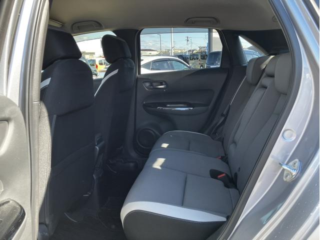 フィット ｅ：ＨＥＶネス　純正ナビ＆フルセグＴＶ＆ＤＶＤ再生＆Ｂｌｕｅｔｏｏｔｈ＆Ｂカメラ＆ＥＴＣ　フルセグテレビ　盗難防止システム　スマ－トキ－　ＥＴＣ車載器　Ｒカメラ　ＬＥＤライト　キーフリー　サイドエアバック　ＵＳＢ（13枚目）