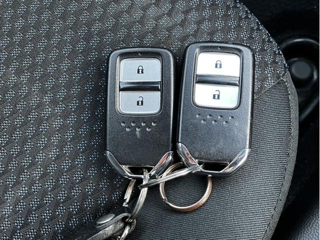 フィット １３Ｇ・Ｌホンダセンシング　ＶＸＭ１９４ＶＦＩナビ＆ドラレコ前後＆フルセグ＆ＤＶＤ再生＆Ｂｌｕｅｔｏｏｔｈ＆ＥＴＣ　Ｂカメ　スマキー　ＵＳＢポート　Ｄレコ　イモビ　フルオートエアコン　ＬＥＤヘッドライト　サイドエアバック　ＡＢＳ（29枚目）