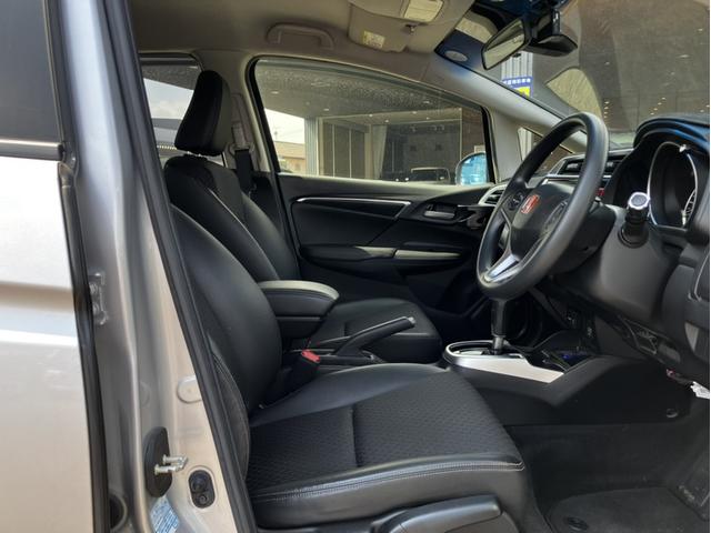 フィット １３Ｇ・Ｌパッケージファインエディション　ＶＸＭ１７５ＶＦＥｉナビ＆バックカメラ＆サイドカーテンエアバック＆社外フロントドラレコ＆Ｂｌｕｅｔｏｏｔｈ接続＆ミュージックサーバー＆ＥＴＣ　ＬＥＤヘッド　地デジ　Ｂモニター　ＤＶＤ　横滑り防止装置（10枚目）