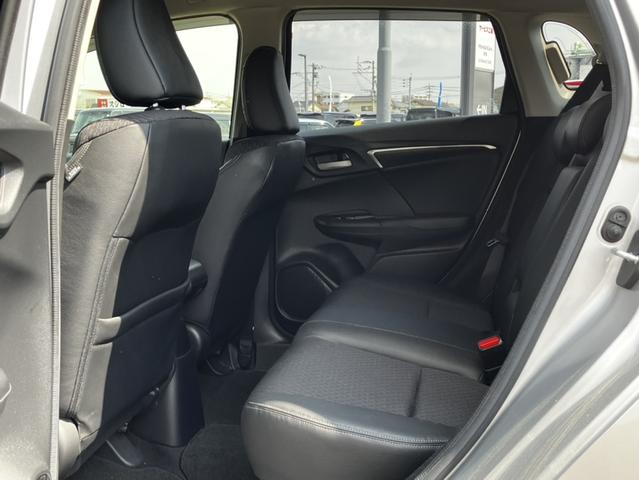 フィット １３Ｇ・Ｌパッケージファインエディション　ＶＸＭ１７５ＶＦＥｉナビ＆バックカメラ＆サイドカーテンエアバック＆社外フロントドラレコ＆Ｂｌｕｅｔｏｏｔｈ接続＆ミュージックサーバー＆ＥＴＣ　ＬＥＤヘッド　地デジ　Ｂモニター　ＤＶＤ　横滑り防止装置（13枚目）