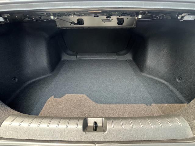 インサイト ＥＸ・ブラックスタイル　メーカーナビ／フルセグ／ドラレコ／ＥＴＣ／バックモニター　ワンオーナ　シートヒータ　禁煙車　地デジ　ＡＢＳ　ＬＥＤライト　Ｂカメラ　オートクルーズコントロール　スマートキー　ＶＳＡ　エアバッグ　ＵＳＢ（11枚目）