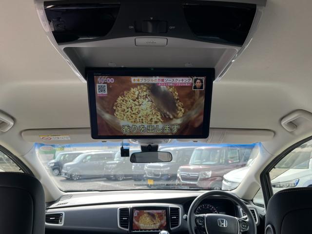 オデッセイ アブソルート・ＥＸホンダセンシング　レザーシート／純正８インチナビ／フリップダウン／マルチビュー／大型アームレスト／コーナーセンサー／ＢＳＭ／ＥＴＣ　フルセグテレビ　ワンオーナ　３６０°カメラ　横滑り防止装置　シ－トヒ－タ－　本革シート（14枚目）