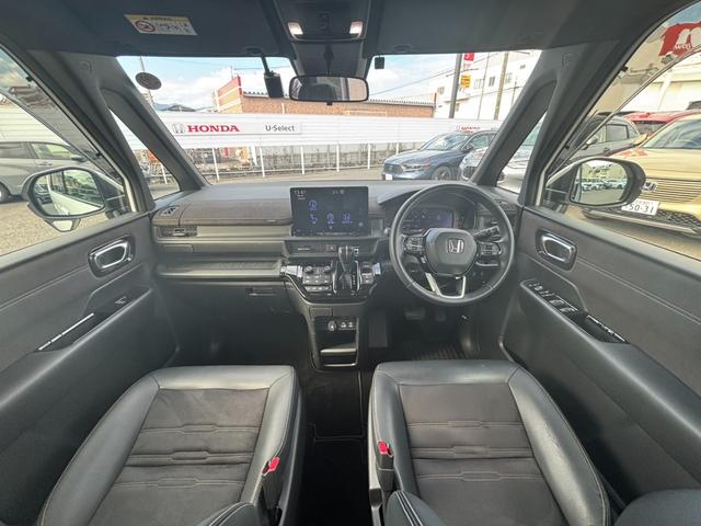 ステップワゴン スパーダプレミアムライン　ナビ／後席フリップダウンモニター／全方位モニター／ＥＴＣ／ドラレコ　ウォークスルー　セキュリティアラーム　ＵＳＢ　衝突軽減ブレーキ　クルーズコントロール　ＥＳＣ　バックモニター　ＡＢＳ　ＤＶＤ再生（7枚目）