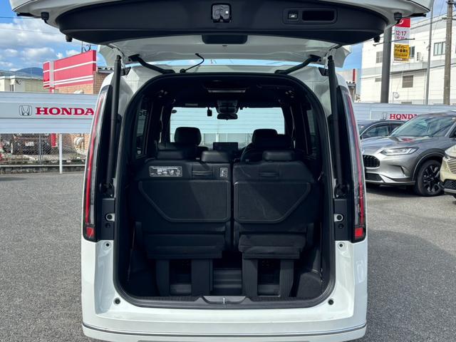 ステップワゴン スパーダプレミアムライン　ナビ／後席フリップダウンモニター／全方位モニター／ＥＴＣ／ドラレコ　ウォークスルー　セキュリティアラーム　ＵＳＢ　衝突軽減ブレーキ　クルーズコントロール　ＥＳＣ　バックモニター　ＡＢＳ　ＤＶＤ再生（12枚目）