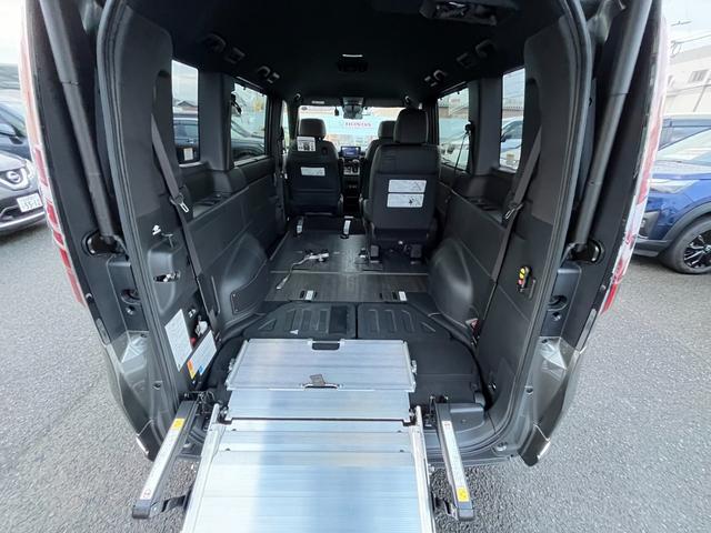 ステップワゴン スパーダ 福祉車両/自社レンタUP/純正9インチナビ/フルセグTV/ドラレコ/ETC/バックモニター キーレスエントリー WAC 両側Pスライドドア パワーゲート リアカメラ ターボ車 フルセグテレビ ABS(14枚目)