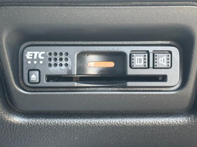 ステップワゴンスパーダ スパーダ・クールスピリットホンダセンシングブラスタ 10インチナビ/フルセグ/Bカメラ/ETC 禁煙 リアカメラ ワンオーナー USB接続 衝突軽減 サイドカーテンエアバック 記録簿 LEDライト シートヒーター オートエアコン 両側電動スライドドア(23枚目)