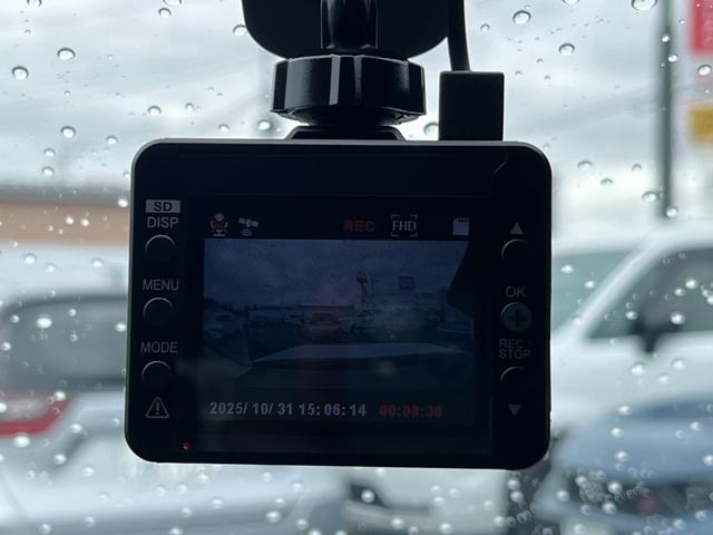 ヴェゼル e:HEVZ 無限エアロ/純正8インチナビ/フルセグTV/BT/社外ドラレコ/ETC/バックモニター 衝突回避支援ブレーキ機能 スマキ Pトランク フルオートエアコン Dレコ エアバッグ 両席エアバック Rカメ(16枚目)