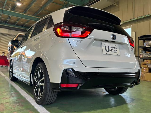 フィット e:HEVRS ディスプレイオーディオ/ブルートゥース/ETC/Bカメラ エアバッグ パワーウィンドウ 助手席エアバッグ LEDヘッドランプ セキュリティアラーム フルオートエアコン ETC装備 禁煙 スマートキ(6枚目)