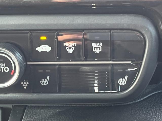 N-BOXカスタム G・Lホンダセンシング 純正ナビ/CD/BTオーディオ/ETC/バックモニター 禁煙 助手席エアバッグ キーレス シートH アイドリングST セキュリティーアラーム スマ-トキ- リアカメラ 前車追従機能 サイドエアバッグ(18枚目)