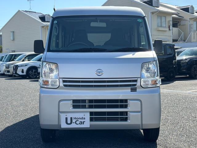 NV100クリッパーバン DX キーレス/ラジオ/ルーフコンソール 助手席エアバック キーレスキー ETC付き パワーウィンドー 盗難防止付き フルフラットシート パワステ付き 運転席エアバック エアコン 横滑り防止 ABS付き(2枚目)