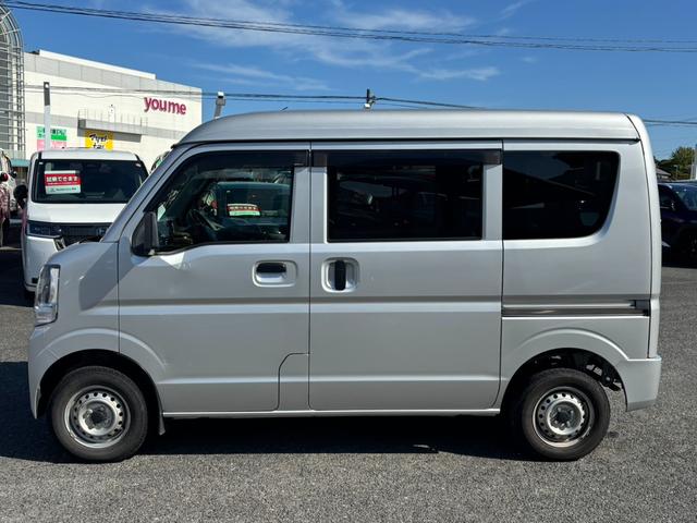 NV100クリッパーバン DX キーレス/ラジオ/ルーフコンソール 助手席エアバック キーレスキー ETC付き パワーウィンドー 盗難防止付き フルフラットシート パワステ付き 運転席エアバック エアコン 横滑り防止 ABS付き(4枚目)