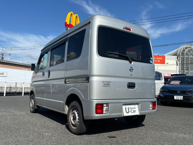 NV100クリッパーバン DX キーレス/ラジオ/ルーフコンソール 助手席エアバック キーレスキー ETC付き パワーウィンドー 盗難防止付き フルフラットシート パワステ付き 運転席エアバック エアコン 横滑り防止 ABS付き(5枚目)