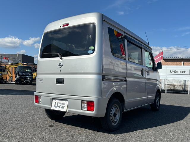 NV100クリッパーバン DX キーレス/ラジオ/ルーフコンソール 助手席エアバック キーレスキー ETC付き パワーウィンドー 盗難防止付き フルフラットシート パワステ付き 運転席エアバック エアコン 横滑り防止 ABS付き(6枚目)