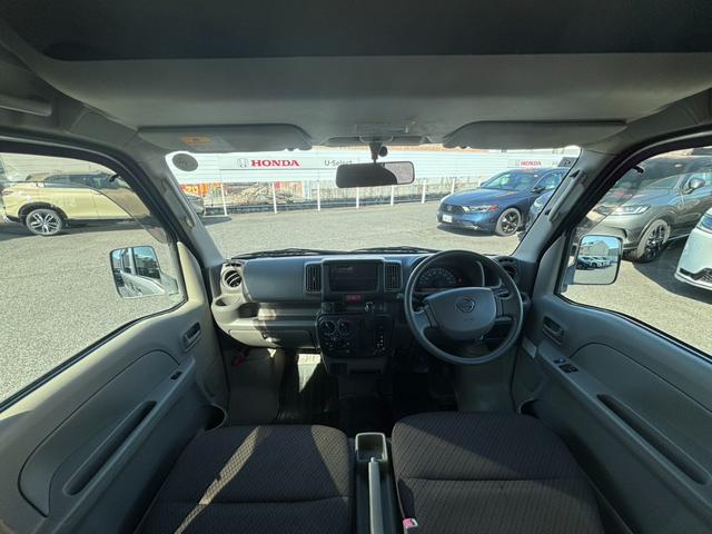 NV100クリッパーバン DX キーレス/ラジオ/ルーフコンソール 助手席エアバック キーレスキー ETC付き パワーウィンドー 盗難防止付き フルフラットシート パワステ付き 運転席エアバック エアコン 横滑り防止 ABS付き(7枚目)