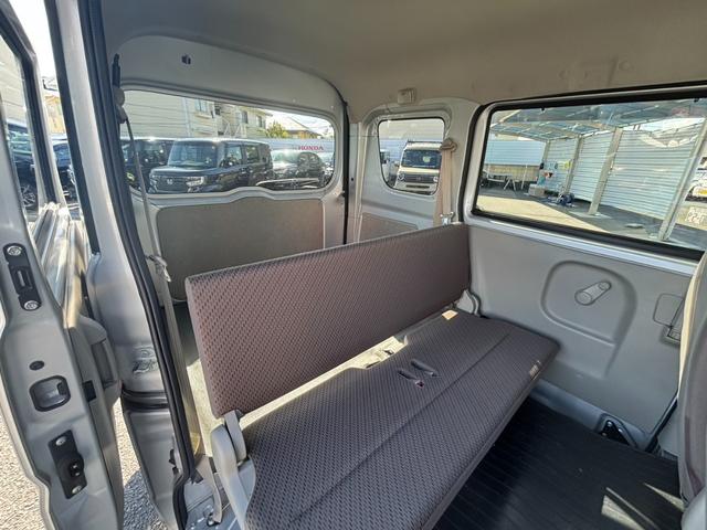 NV100クリッパーバン DX キーレス/ラジオ/ルーフコンソール 助手席エアバック キーレスキー ETC付き パワーウィンドー 盗難防止付き フルフラットシート パワステ付き 運転席エアバック エアコン 横滑り防止 ABS付き(9枚目)