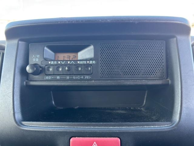 NV100クリッパーバン DX キーレス/ラジオ/ルーフコンソール 助手席エアバック キーレスキー ETC付き パワーウィンドー 盗難防止付き フルフラットシート パワステ付き 運転席エアバック エアコン 横滑り防止 ABS付き(13枚目)