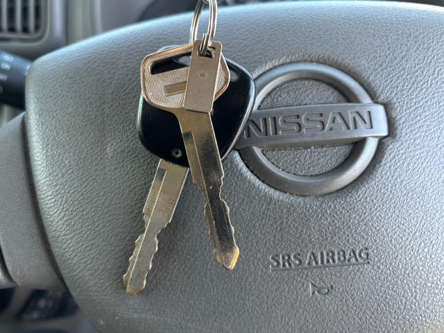 NV100クリッパーバン DX キーレス/ラジオ/ルーフコンソール 助手席エアバック キーレスキー ETC付き パワーウィンドー 盗難防止付き フルフラットシート パワステ付き 運転席エアバック エアコン 横滑り防止 ABS付き(15枚目)