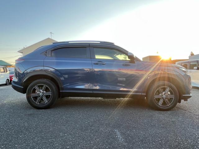 ヴェゼル ｅ：ＨＥＶＸ・ＨｕＮＴパッケージ　純正９インチナビ／フルセグＴＶ／前後ドラレコ／ＥＴＣ／バックモニター　盗難防止システム　地デジフルセグ　サイドエアバッグ　Ｂカメラ　クリアランスソナー　横滑り防止機能　スマートキー　禁煙　ＥＴＣ車載器（4枚目）