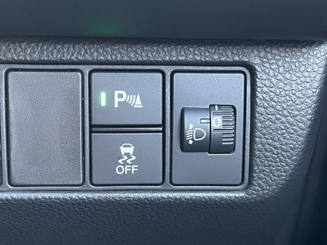 ヴェゼル ｅ：ＨＥＶＸ・ＨｕＮＴパッケージ　純正９インチナビ／フルセグＴＶ／前後ドラレコ／ＥＴＣ／バックモニター　盗難防止システム　地デジフルセグ　サイドエアバッグ　Ｂカメラ　クリアランスソナー　横滑り防止機能　スマートキー　禁煙　ＥＴＣ車載器（18枚目）