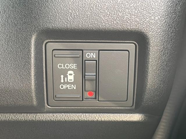 N-BOXカスタム ベースグレード 当社レンタUP/純正8インチナビ/フルセグTV/ドラレコ/バックモニター/ETC USB接続 CMBS Dレコ 禁煙 1オーナー ベンチシート オートエアコン スマートキ LED 盗難防止装置 ESC(18枚目)