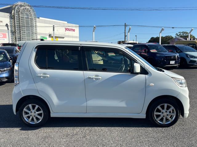 ワゴンＲスティングレー Ｘ　純正オーディオ／ＨＩＤヘッドライト／ＥＴＣ　盗難防止　ＥＴＣ付　Ｉストップ　スマートキープッシュスタート　ベンチ　ＡＢＳ付　運転席エアバッグ　パワステ　ＡＵＴＯエアコン　ＰＷ　ＥＳＣ　リモコンキー（3枚目）