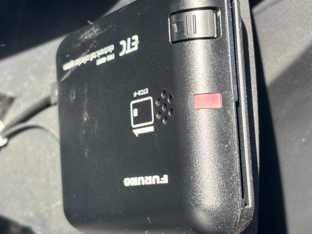 フィットハイブリッド Ｌパッケージ　ナビ／フルセグ／Ｂカメラ／ＢＴオーディオ／ＥＴＣ　１オーナ　禁煙　ナビ＆ＴＶ　地デジフルセグＴＶ　ＵＳＢ　サイドエアバック　ＤＶＤ再生　ＬＥＤ　ＥＣＯＮ　バックカメラ　オートクルーズコントロール（19枚目）