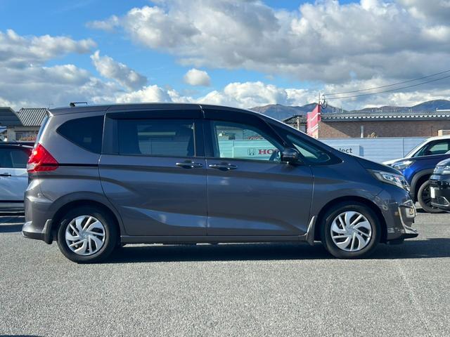 フリード＋ Ｇ・ホンダセンシング　純正ナビ・ＥＴＣ・両側オートスライドドア　プリクラッシュ　Ｂモニター　ワンオーナー　禁煙　パワーウインド　スマートキー　両席エアバック　ＰＳ　アイドリングＳ　盗難警報装置　クルコン　横滑り防止機能（3枚目）