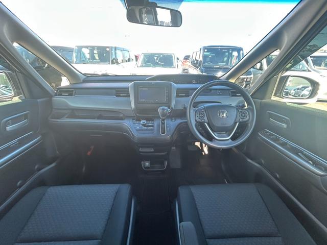 フリード＋ Ｇ・ホンダセンシング　純正ナビ・ＥＴＣ・両側オートスライドドア　プリクラッシュ　Ｂモニター　ワンオーナー　禁煙　パワーウインド　スマートキー　両席エアバック　ＰＳ　アイドリングＳ　盗難警報装置　クルコン　横滑り防止機能（7枚目）