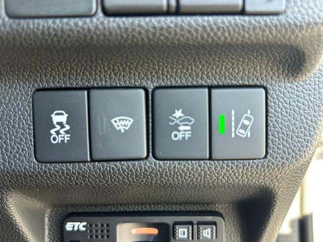 フリード＋ Ｇ・ホンダセンシング　純正ナビ・ＥＴＣ・両側オートスライドドア　プリクラッシュ　Ｂモニター　ワンオーナー　禁煙　パワーウインド　スマートキー　両席エアバック　ＰＳ　アイドリングＳ　盗難警報装置　クルコン　横滑り防止機能（18枚目）