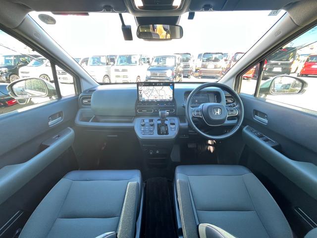 フリード ｅ：ＨＥＶクロスター　元デモカー／純正１１インチナビ／フルセグ／ドラレコ前後／ＥＴＣ／バックモニター　ワンオーナー　ＥＴＣ装備　Ｓヒーター　衝突軽減ブレーキシステム　禁煙車　オートエアコン　ＬＥＤライト　パーキングセンサー（7枚目）