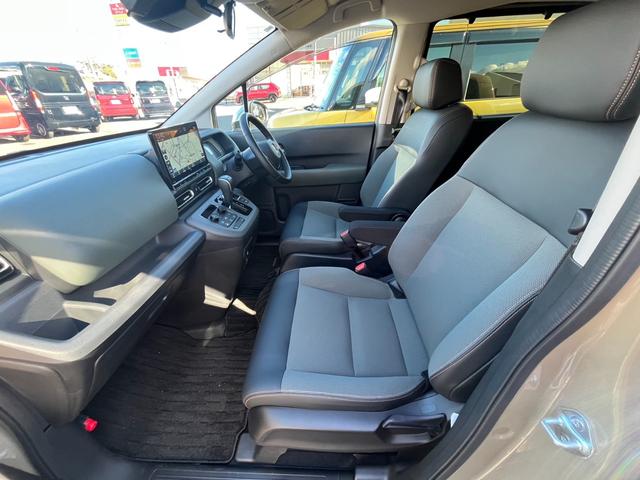 フリード ｅ：ＨＥＶクロスター　元デモカー／純正１１インチナビ／フルセグ／ドラレコ前後／ＥＴＣ／バックモニター　ワンオーナー　ＥＴＣ装備　Ｓヒーター　衝突軽減ブレーキシステム　禁煙車　オートエアコン　ＬＥＤライト　パーキングセンサー（9枚目）