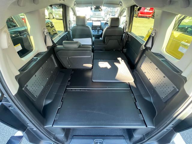 フリード ｅ：ＨＥＶクロスター　元デモカー／純正１１インチナビ／フルセグ／ドラレコ前後／ＥＴＣ／バックモニター　ワンオーナー　ＥＴＣ装備　Ｓヒーター　衝突軽減ブレーキシステム　禁煙車　オートエアコン　ＬＥＤライト　パーキングセンサー（12枚目）