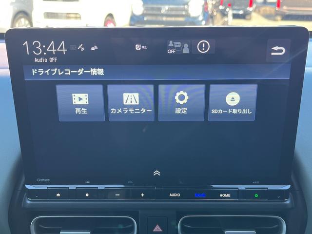 フリード ｅ：ＨＥＶクロスター　元デモカー／純正１１インチナビ／フルセグ／ドラレコ前後／ＥＴＣ／バックモニター　ワンオーナー　ＥＴＣ装備　Ｓヒーター　衝突軽減ブレーキシステム　禁煙車　オートエアコン　ＬＥＤライト　パーキングセンサー（17枚目）