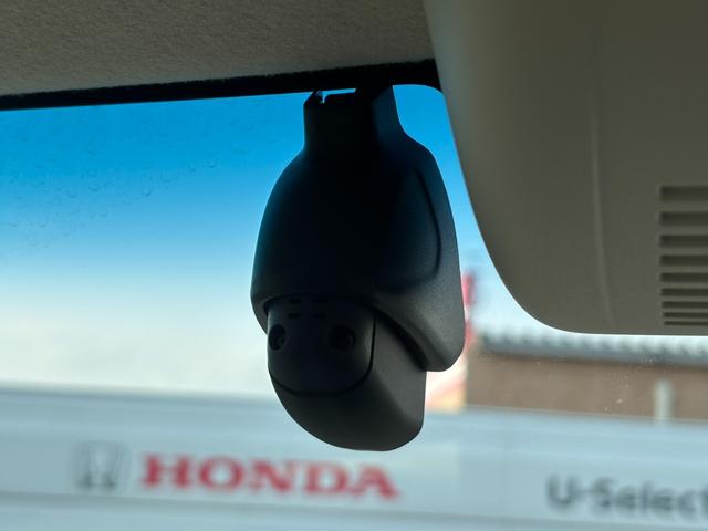 Ｎ－ＢＯＸ Ｇ・Ｌホンダセンシング　８インチナビ／フルセグ／ＥＴＣ／ドラレコ前後　レーダブレーキ　Ｓヒータ　Ａストップ　禁煙　ＥＳＣ　キーフリーシステム　ＬＥＤライト　フルセグ対応　バックＭ　ＴＶナビ　ＵＳＢ　スマートキー　クルコン（24枚目）