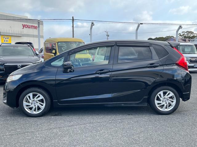 フィット １３Ｇ・Ｓパッケージ　純正ナビ／フルセグ／ＢＴ／ＥＴＣ　地デジフルセグ　ナビＴＶ　エアコン　ＤＶＤ再生　イモビライザー　パワーウインドウ　ＥＳＣ　スマートキー　キーレス　Ｗエアバック　アイドリングストップ　ＡＢＳ（3枚目）