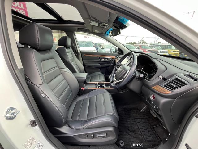 CR-Vハイブリッド e:HEVEX・マスターピース サンルーフ/レザーシート/純正ナビ/フルセグ/バックモニター/ETC ガラスルーフ Bカメラ フルセグTV LEDヘッド 電動テールゲート 電動シート シートヒーター ワンオーナー 禁煙車 クルコン(8枚目)