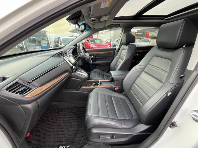 CR-Vハイブリッド e:HEVEX・マスターピース サンルーフ/レザーシート/純正ナビ/フルセグ/バックモニター/ETC ガラスルーフ Bカメラ フルセグTV LEDヘッド 電動テールゲート 電動シート シートヒーター ワンオーナー 禁煙車 クルコン(9枚目)