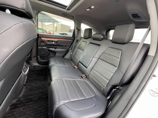 CR-Vハイブリッド e:HEVEX・マスターピース サンルーフ/レザーシート/純正ナビ/フルセグ/バックモニター/ETC ガラスルーフ Bカメラ フルセグTV LEDヘッド 電動テールゲート 電動シート シートヒーター ワンオーナー 禁煙車 クルコン(10枚目)