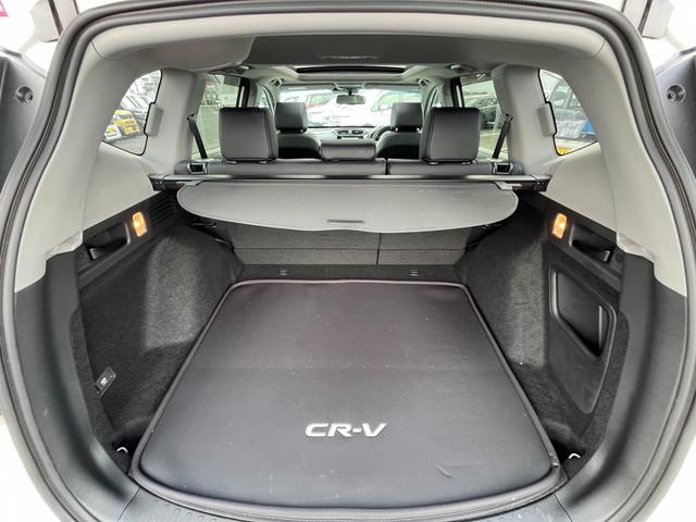 CR-Vハイブリッド e:HEVEX・マスターピース サンルーフ/レザーシート/純正ナビ/フルセグ/バックモニター/ETC ガラスルーフ Bカメラ フルセグTV LEDヘッド 電動テールゲート 電動シート シートヒーター ワンオーナー 禁煙車 クルコン(11枚目)