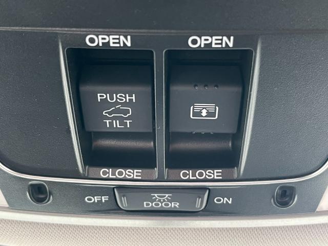 CR-Vハイブリッド e:HEVEX・マスターピース サンルーフ/レザーシート/純正ナビ/フルセグ/バックモニター/ETC ガラスルーフ Bカメラ フルセグTV LEDヘッド 電動テールゲート 電動シート シートヒーター ワンオーナー 禁煙車 クルコン(16枚目)