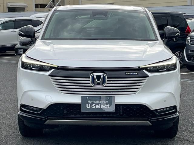 ヴェゼル ｅ：ＨＥＶＺ　コネクトディスプレー／フルセグＴＶ／ＢＴ／バックモニター／ＥＴＣ　地上デジタル　ＵＳＢ入力　ハンズフリーテールゲート　シートＨ　サイドエアＢ　禁煙車両　ダブルエアコン　パークセンサー　リヤカメラ（2枚目）