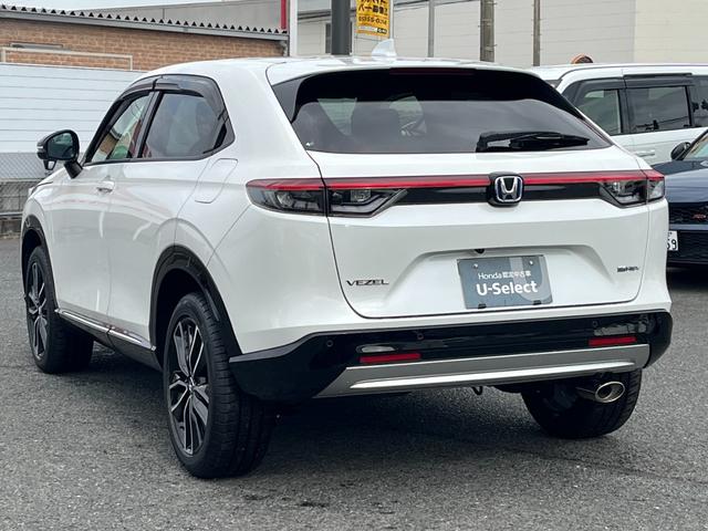 ヴェゼル ｅ：ＨＥＶＺ　コネクトディスプレー／フルセグＴＶ／ＢＴ／バックモニター／ＥＴＣ　地上デジタル　ＵＳＢ入力　ハンズフリーテールゲート　シートＨ　サイドエアＢ　禁煙車両　ダブルエアコン　パークセンサー　リヤカメラ（5枚目）