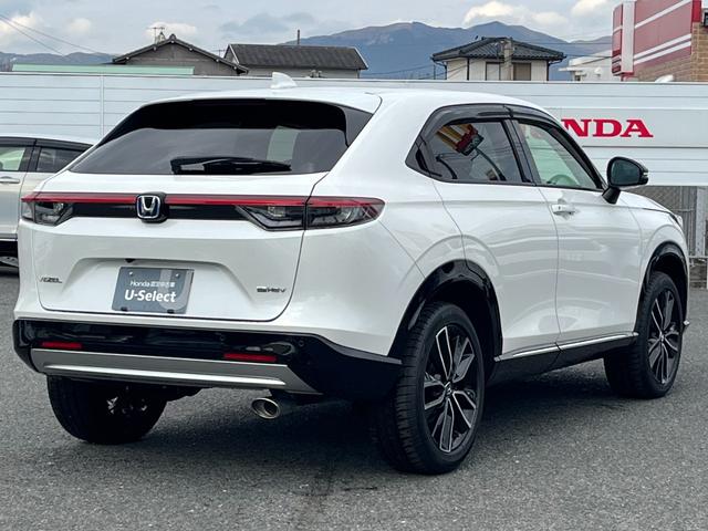 ヴェゼル ｅ：ＨＥＶＺ　コネクトディスプレー／フルセグＴＶ／ＢＴ／バックモニター／ＥＴＣ　地上デジタル　ＵＳＢ入力　ハンズフリーテールゲート　シートＨ　サイドエアＢ　禁煙車両　ダブルエアコン　パークセンサー　リヤカメラ（6枚目）