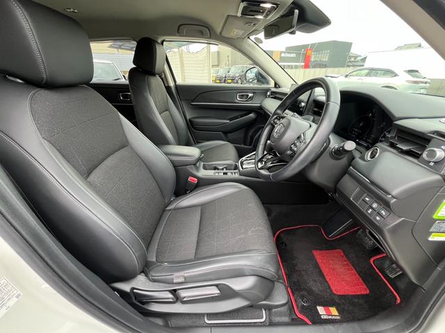 ヴェゼル ｅ：ＨＥＶＺ　コネクトディスプレー／フルセグＴＶ／ＢＴ／バックモニター／ＥＴＣ　地上デジタル　ＵＳＢ入力　ハンズフリーテールゲート　シートＨ　サイドエアＢ　禁煙車両　ダブルエアコン　パークセンサー　リヤカメラ（8枚目）