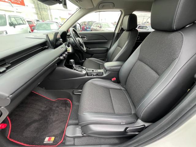 ヴェゼル ｅ：ＨＥＶＺ　コネクトディスプレー／フルセグＴＶ／ＢＴ／バックモニター／ＥＴＣ　地上デジタル　ＵＳＢ入力　ハンズフリーテールゲート　シートＨ　サイドエアＢ　禁煙車両　ダブルエアコン　パークセンサー　リヤカメラ（9枚目）