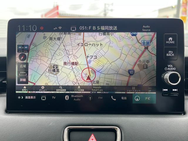 ヴェゼル ｅ：ＨＥＶＺ　コネクトディスプレー／フルセグＴＶ／ＢＴ／バックモニター／ＥＴＣ　地上デジタル　ＵＳＢ入力　ハンズフリーテールゲート　シートＨ　サイドエアＢ　禁煙車両　ダブルエアコン　パークセンサー　リヤカメラ（13枚目）