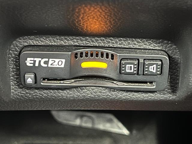 ヴェゼル ｅ：ＨＥＶＺ　コネクトディスプレー／フルセグＴＶ／ＢＴ／バックモニター／ＥＴＣ　地上デジタル　ＵＳＢ入力　ハンズフリーテールゲート　シートＨ　サイドエアＢ　禁煙車両　ダブルエアコン　パークセンサー　リヤカメラ（15枚目）